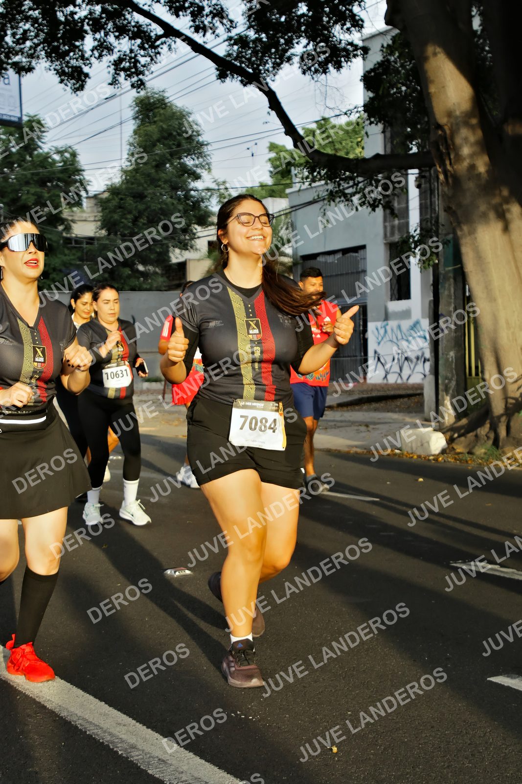 Foto de la X Carrera Leones Negros Red Cola 2026 en Rectoría General de la UdeG, Av. Juárez 976 (meta en Av. Enrique Díaz de León y Pedro Moreno), Guadalajara a las 07:23 · dorsal 7084, 10631