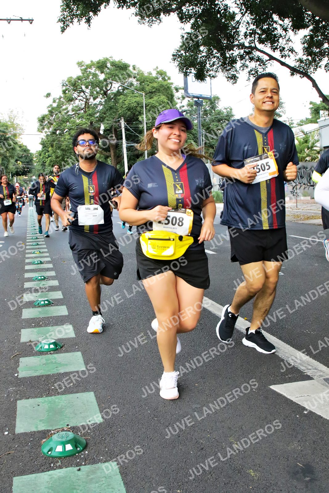 Foto de la X Carrera Leones Negros Red Cola 2026 en Rectoría General de la UdeG, Av. Juárez 976 (meta en Av. Enrique Díaz de León y Pedro Moreno), Guadalajara a las 05:13 · dorsal 505, 508