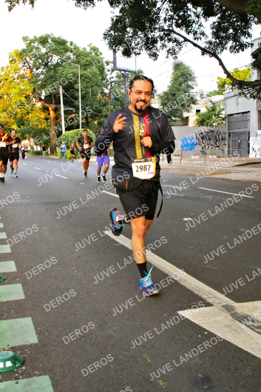 Foto de la X Carrera Leones Negros Red Cola 2026 en Rectoría General de la UdeG, Av. Juárez 976 (meta en Av. Enrique Díaz de León y Pedro Moreno), Guadalajara a las 05:00 · dorsal 2987