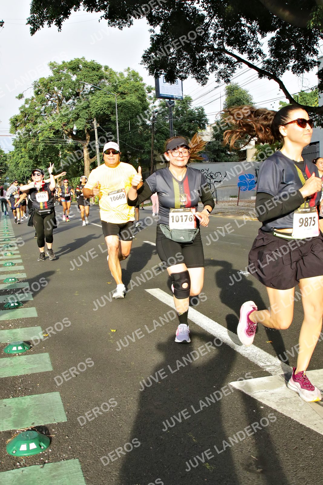 Foto de la X Carrera Leones Negros Red Cola 2026 en Rectoría General de la UdeG, Av. Juárez 976 (meta en Av. Enrique Díaz de León y Pedro Moreno), Guadalajara a las 08:02 · dorsal 9875, 10176, 10660, 8165