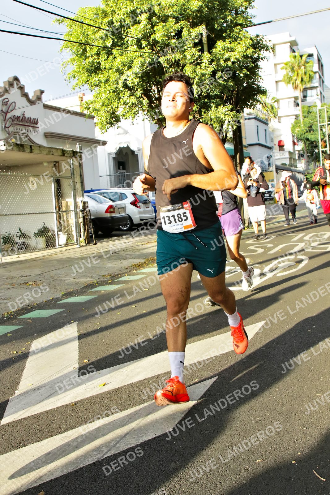 Foto de la X Carrera Leones Negros Red Cola 2026 en Rectoría General de la UdeG, Av. Juárez 976 (meta en Av. Enrique Díaz de León y Pedro Moreno), Guadalajara a las 07:49 · dorsal 13185