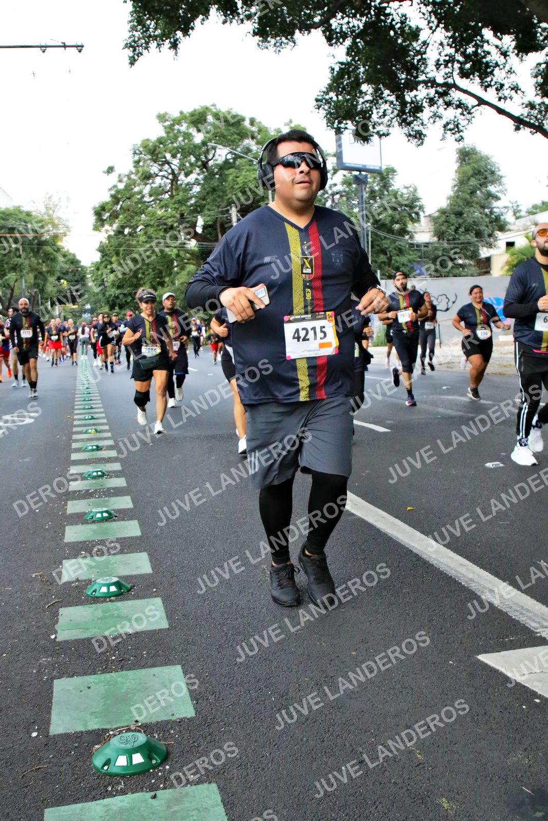 Foto de la X Carrera Leones Negros Red Cola 2026 en Rectoría General de la UdeG, Av. Juárez 976 (meta en Av. Enrique Díaz de León y Pedro Moreno), Guadalajara a las 05:11 · dorsal 4215