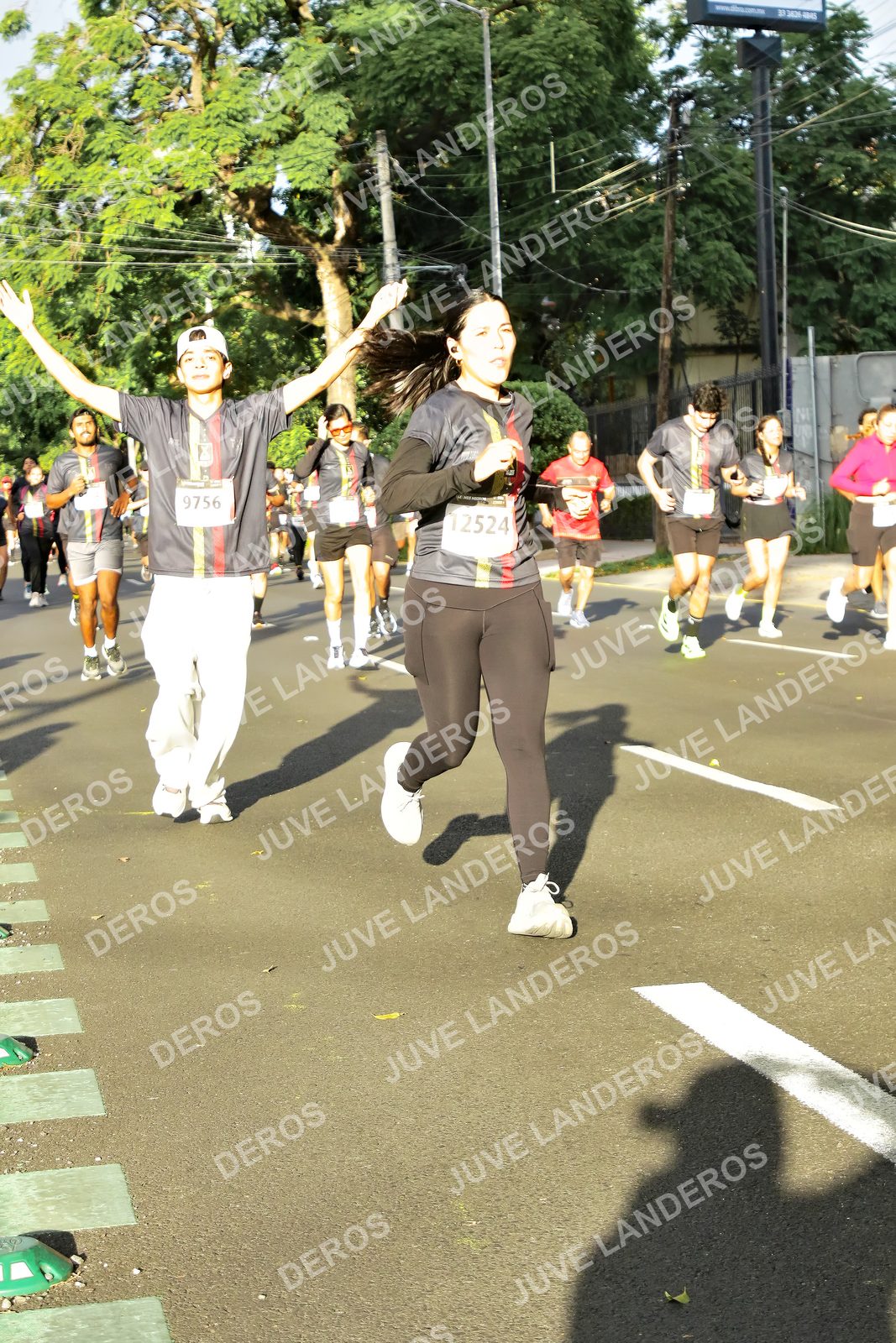 Foto de la X Carrera Leones Negros Red Cola 2026 en Rectoría General de la UdeG, Av. Juárez 976 (meta en Av. Enrique Díaz de León y Pedro Moreno), Guadalajara a las 07:46 · dorsal 9756, 12524