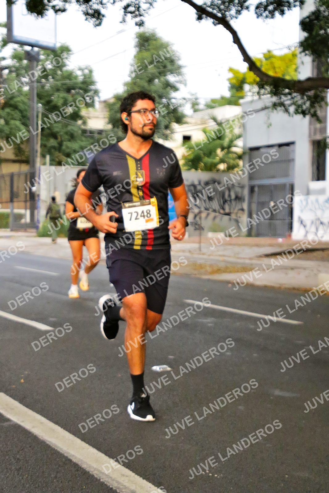 Foto de la X Carrera Leones Negros Red Cola 2026 en Rectoría General de la UdeG, Av. Juárez 976 (meta en Av. Enrique Díaz de León y Pedro Moreno), Guadalajara a las 05:00 · dorsal 7248