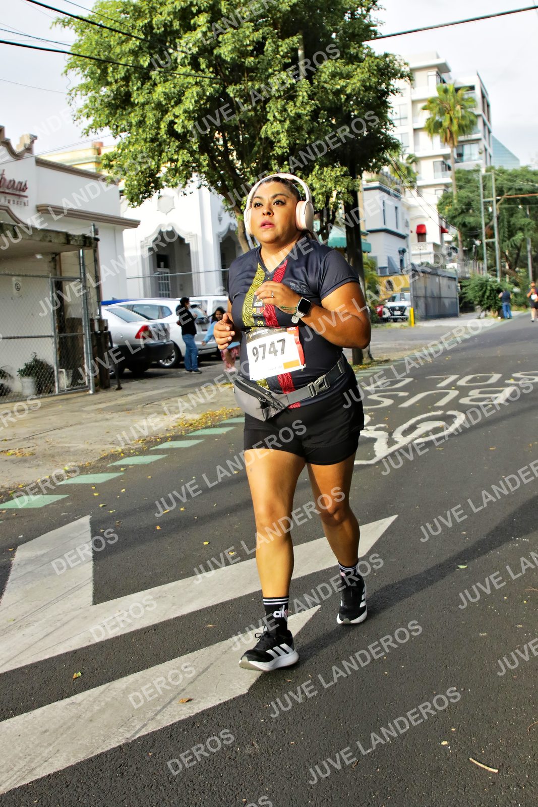 Foto de la X Carrera Leones Negros Red Cola 2026 en Rectoría General de la UdeG, Av. Juárez 976 (meta en Av. Enrique Díaz de León y Pedro Moreno), Guadalajara a las 08:12 · dorsal 9747