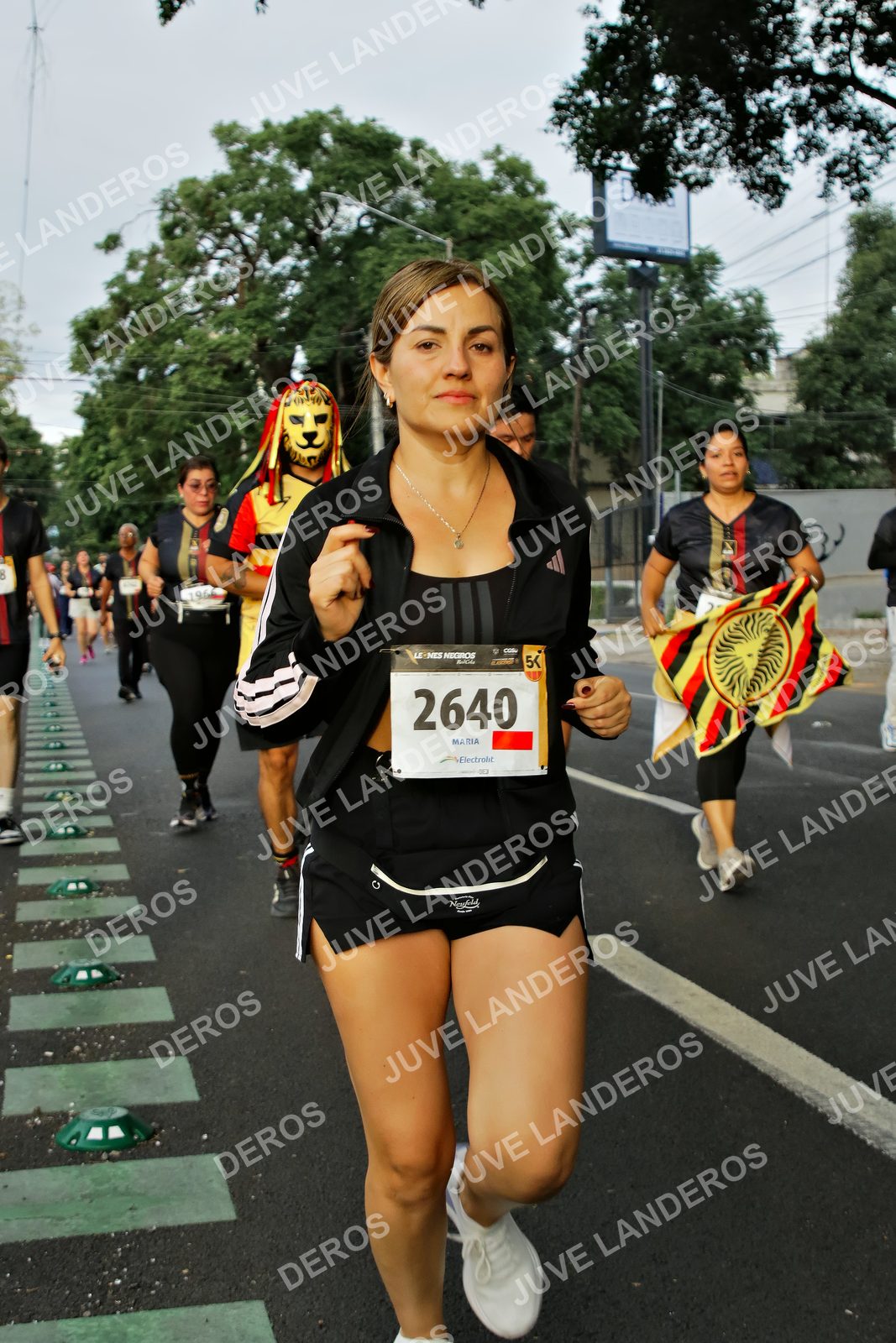 Foto de la X Carrera Leones Negros Red Cola 2026 en Rectoría General de la UdeG, Av. Juárez 976 (meta en Av. Enrique Díaz de León y Pedro Moreno), Guadalajara a las 07:21 · dorsal 2640