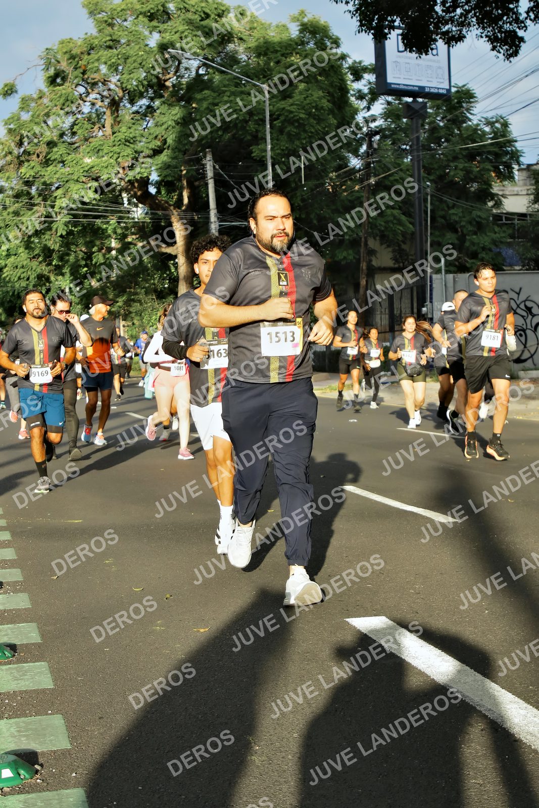 Foto de la X Carrera Leones Negros Red Cola 2026 en Rectoría General de la UdeG, Av. Juárez 976 (meta en Av. Enrique Díaz de León y Pedro Moreno), Guadalajara a las 07:40 · dorsal 1513, 9169, 9181, 5163