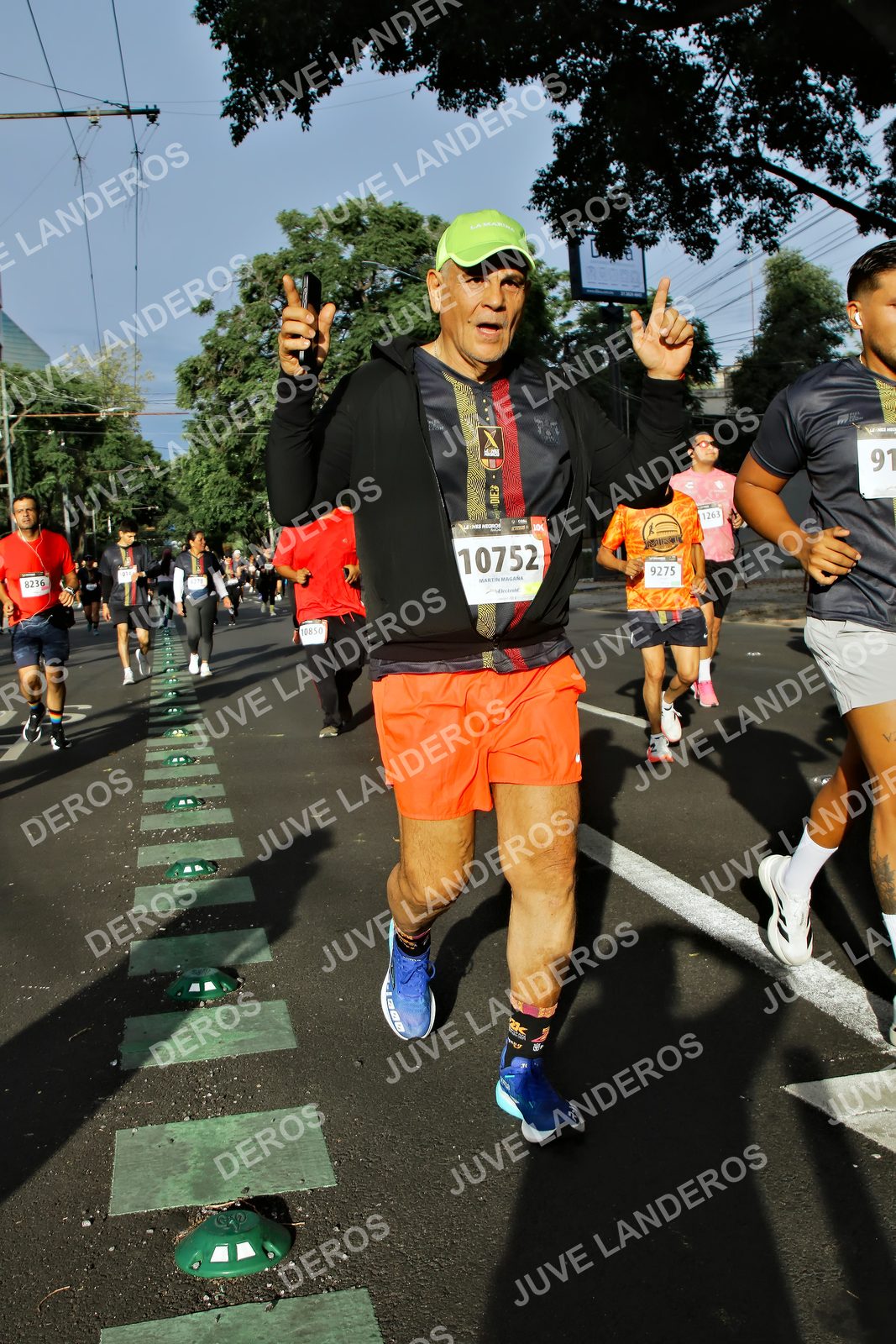 Foto de la X Carrera Leones Negros Red Cola 2026 en Rectoría General de la UdeG, Av. Juárez 976 (meta en Av. Enrique Díaz de León y Pedro Moreno), Guadalajara a las 07:58 · dorsal 10752, 9275, 91, 8236