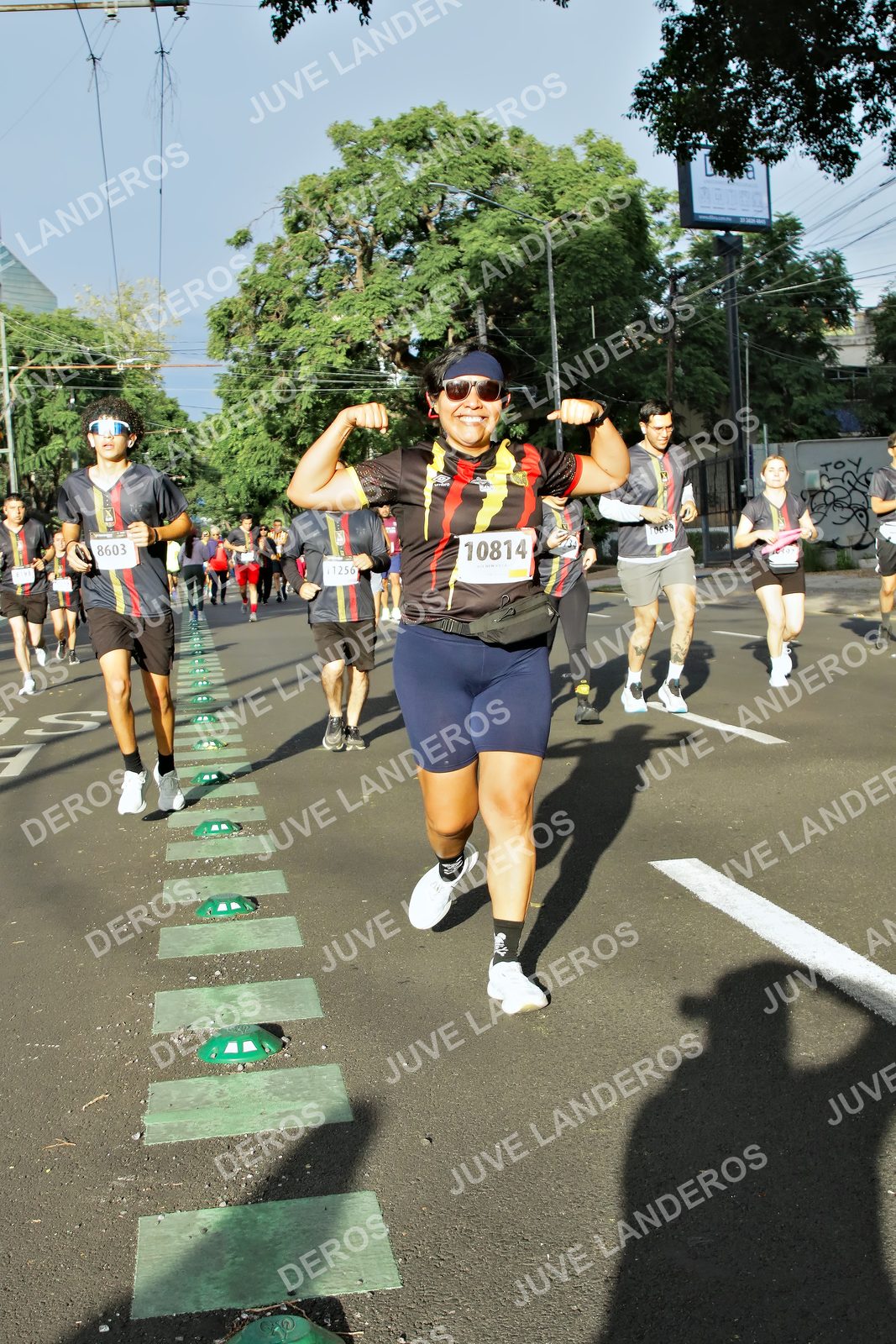 Foto de la X Carrera Leones Negros Red Cola 2026 en Rectoría General de la UdeG, Av. Juárez 976 (meta en Av. Enrique Díaz de León y Pedro Moreno), Guadalajara a las 07:55 · dorsal 10814, 8603, 1256