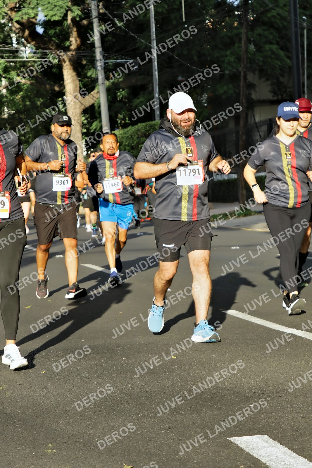 Foto de la X Carrera Leones Negros Red Cola 2026 en Rectoría General de la UdeG, Av. Juárez 976 (meta en Av. Enrique Díaz de León y Pedro Moreno), Guadalajara a las 07:53 · dorsal 9361, 11791, 11460