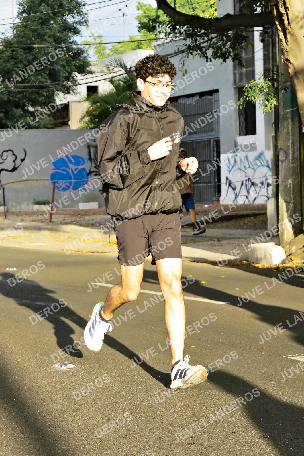 Foto de la X Carrera Leones Negros Red Cola 2026 en Rectoría General de la UdeG, Av. Juárez 976 (meta en Av. Enrique Díaz de León y Pedro Moreno), Guadalajara a las 07:42