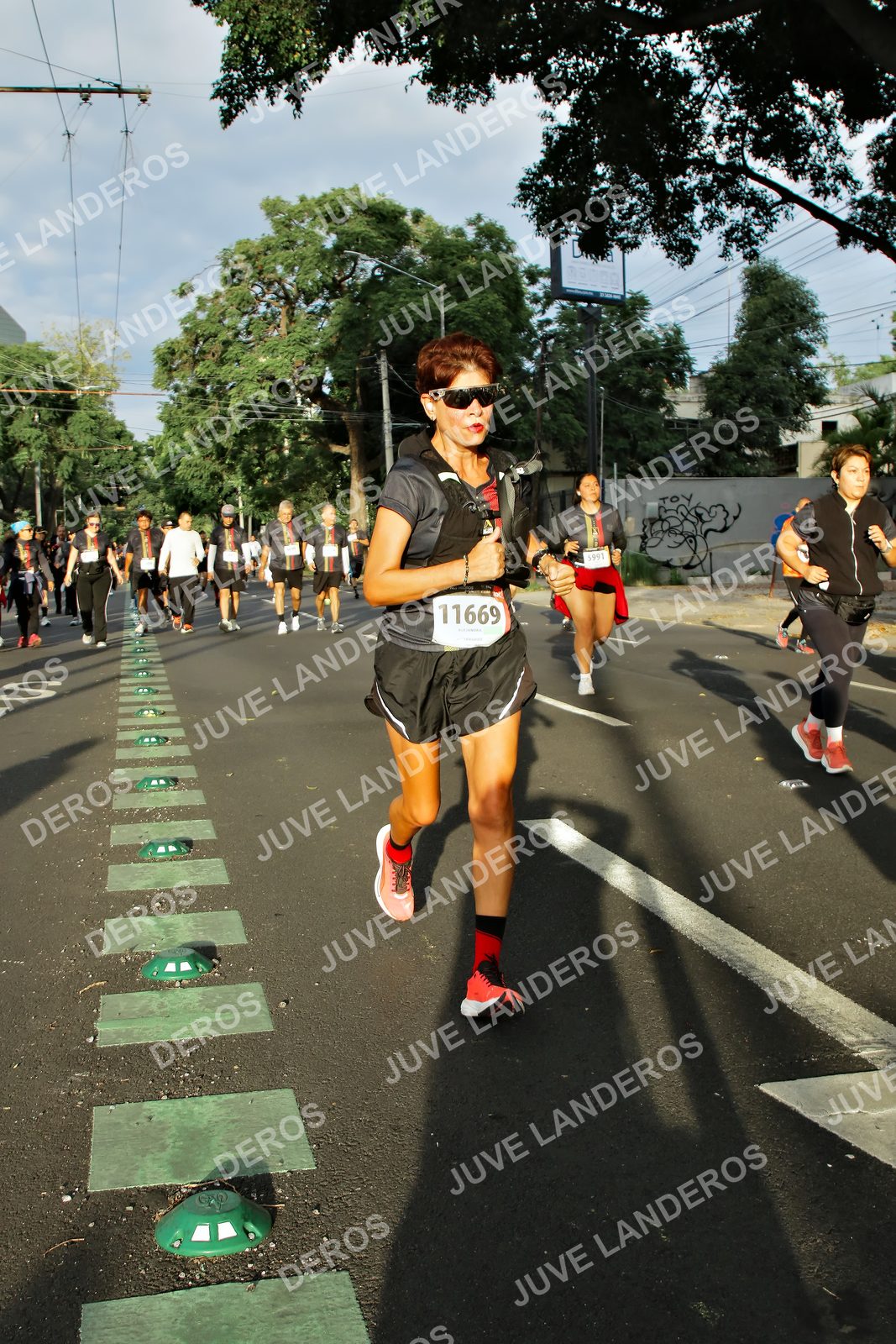 Foto de la X Carrera Leones Negros Red Cola 2026 en Rectoría General de la UdeG, Av. Juárez 976 (meta en Av. Enrique Díaz de León y Pedro Moreno), Guadalajara a las 07:35 · dorsal 11669
