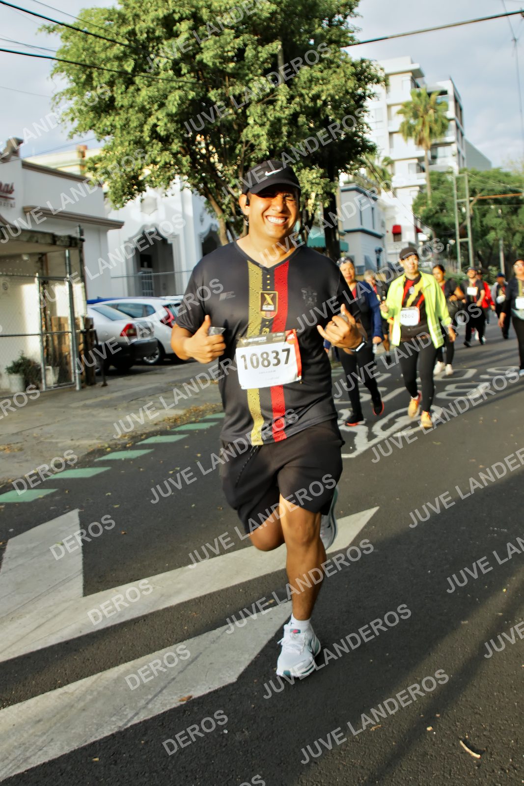 Foto de la X Carrera Leones Negros Red Cola 2026 en Rectoría General de la UdeG, Av. Juárez 976 (meta en Av. Enrique Díaz de León y Pedro Moreno), Guadalajara a las 07:34 · dorsal 10837