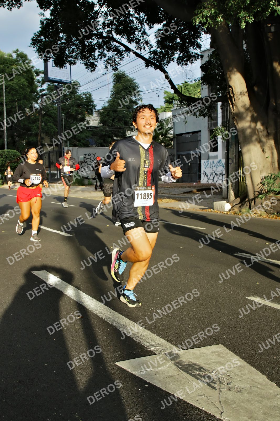 Foto de la X Carrera Leones Negros Red Cola 2026 en Rectoría General de la UdeG, Av. Juárez 976 (meta en Av. Enrique Díaz de León y Pedro Moreno), Guadalajara a las 07:37 · dorsal 11895, 72510