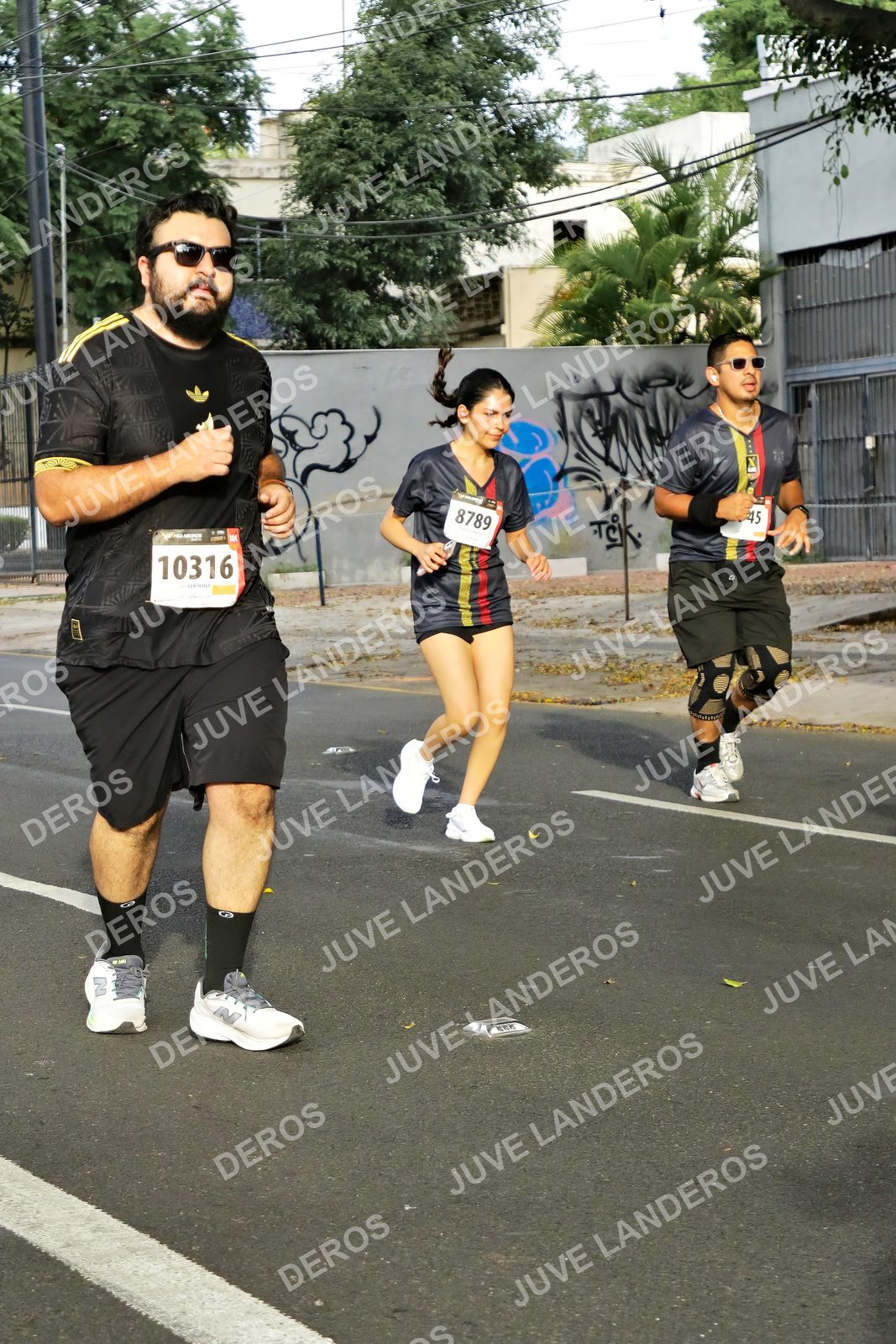 Foto de la X Carrera Leones Negros Red Cola 2026 en Rectoría General de la UdeG, Av. Juárez 976 (meta en Av. Enrique Díaz de León y Pedro Moreno), Guadalajara a las 08:06 · dorsal 10316, 8789, 45