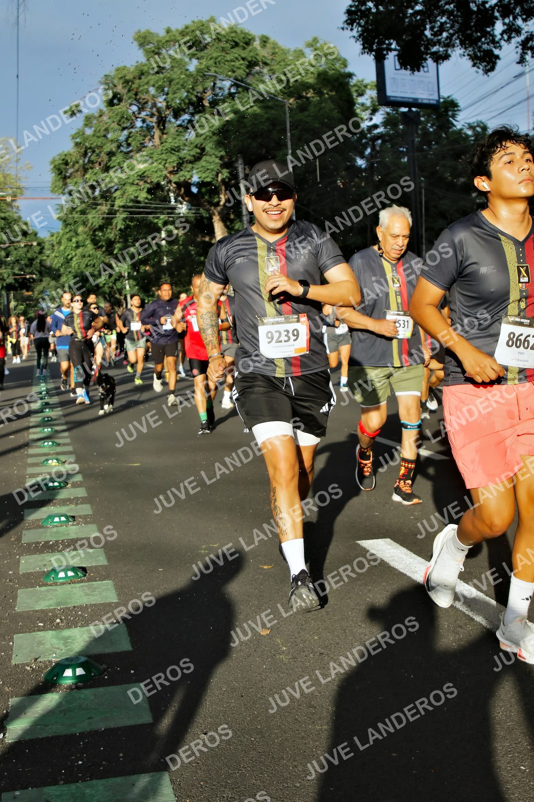 Foto de la X Carrera Leones Negros Red Cola 2026 en Rectoría General de la UdeG, Av. Juárez 976 (meta en Av. Enrique Díaz de León y Pedro Moreno), Guadalajara a las 07:49 · dorsal 9239