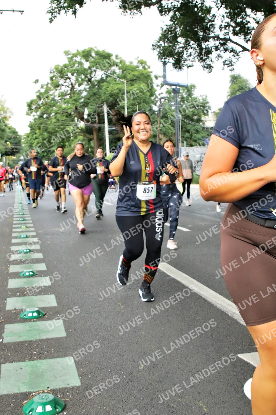 Foto de la X Carrera Leones Negros Red Cola 2026 en Rectoría General de la UdeG, Av. Juárez 976 (meta en Av. Enrique Díaz de León y Pedro Moreno), Guadalajara a las 07:17 · dorsal 857