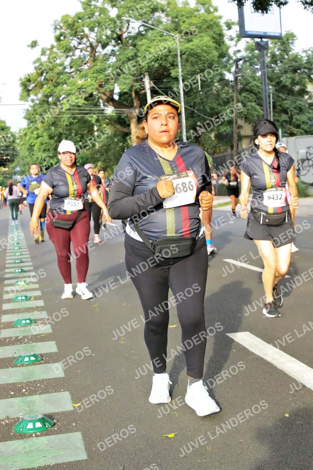 Foto de la X Carrera Leones Negros Red Cola 2026 en Rectoría General de la UdeG, Av. Juárez 976 (meta en Av. Enrique Díaz de León y Pedro Moreno), Guadalajara a las 08:04 · dorsal 686, 9432, 9557