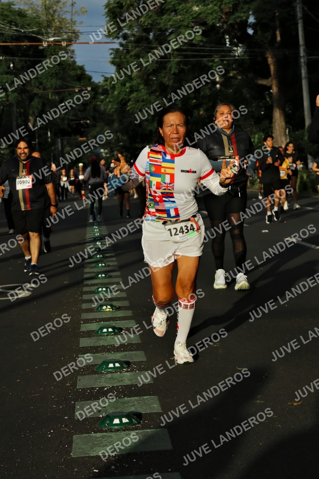 Foto de la X Carrera Leones Negros Red Cola 2026 en Rectoría General de la UdeG, Av. Juárez 976 (meta en Av. Enrique Díaz de León y Pedro Moreno), Guadalajara a las 07:39 · dorsal 12434, 10902