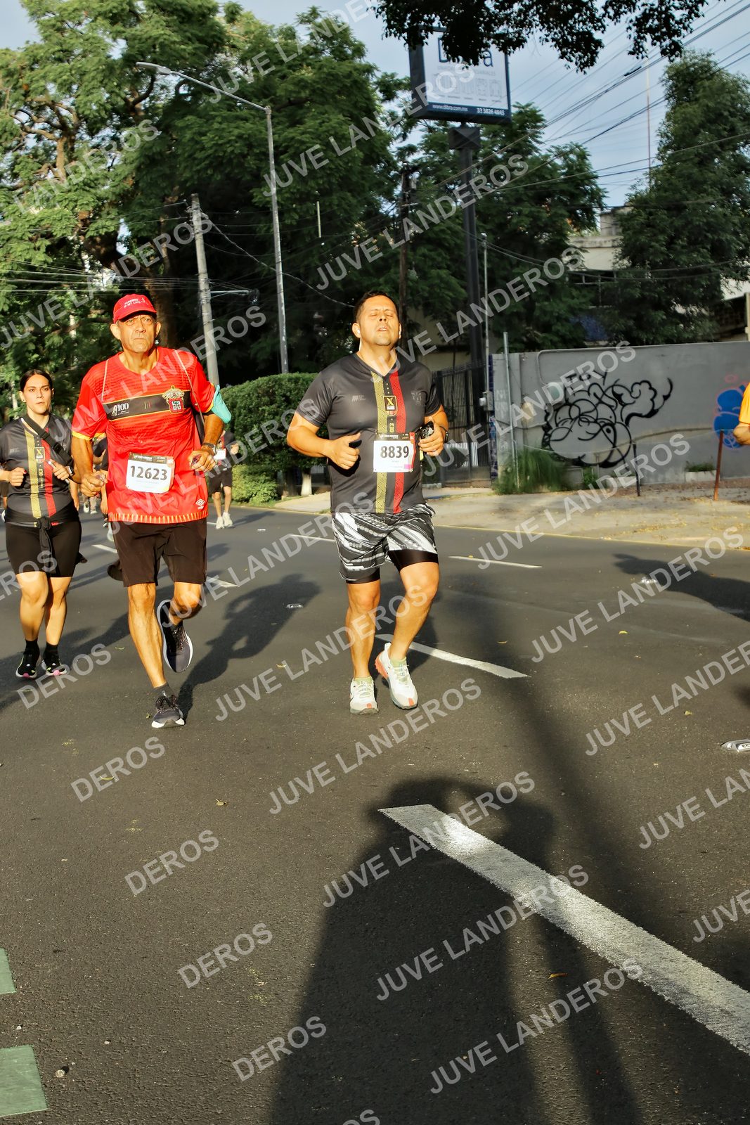 Foto de la X Carrera Leones Negros Red Cola 2026 en Rectoría General de la UdeG, Av. Juárez 976 (meta en Av. Enrique Díaz de León y Pedro Moreno), Guadalajara a las 07:36 · dorsal 8839, 12623