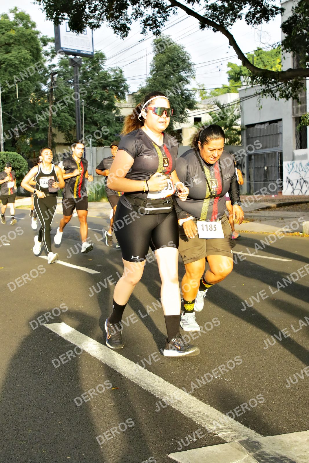 Foto de la X Carrera Leones Negros Red Cola 2026 en Rectoría General de la UdeG, Av. Juárez 976 (meta en Av. Enrique Díaz de León y Pedro Moreno), Guadalajara a las 07:34 · dorsal 1185, 132, 93