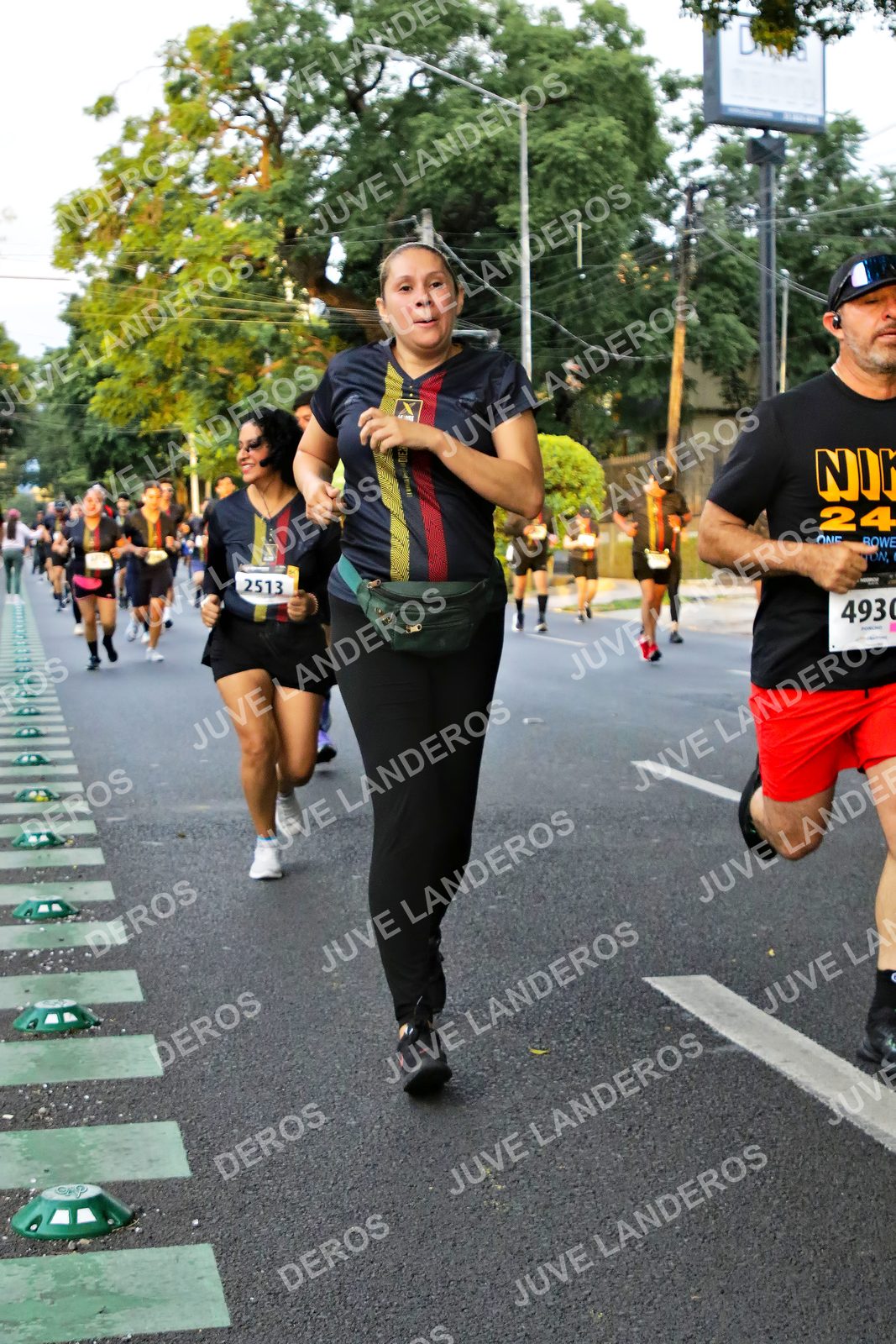 Foto de la X Carrera Leones Negros Red Cola 2026 en Rectoría General de la UdeG, Av. Juárez 976 (meta en Av. Enrique Díaz de León y Pedro Moreno), Guadalajara a las 05:07 · dorsal 24, 2513