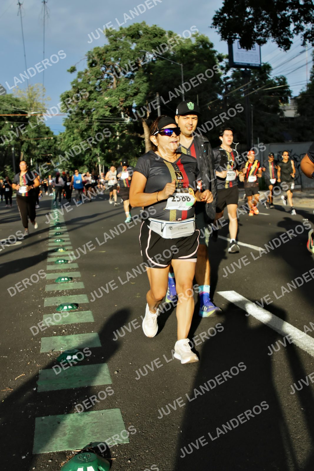 Foto de la X Carrera Leones Negros Red Cola 2026 en Rectoría General de la UdeG, Av. Juárez 976 (meta en Av. Enrique Díaz de León y Pedro Moreno), Guadalajara a las 07:43 · dorsal 2588, 8074