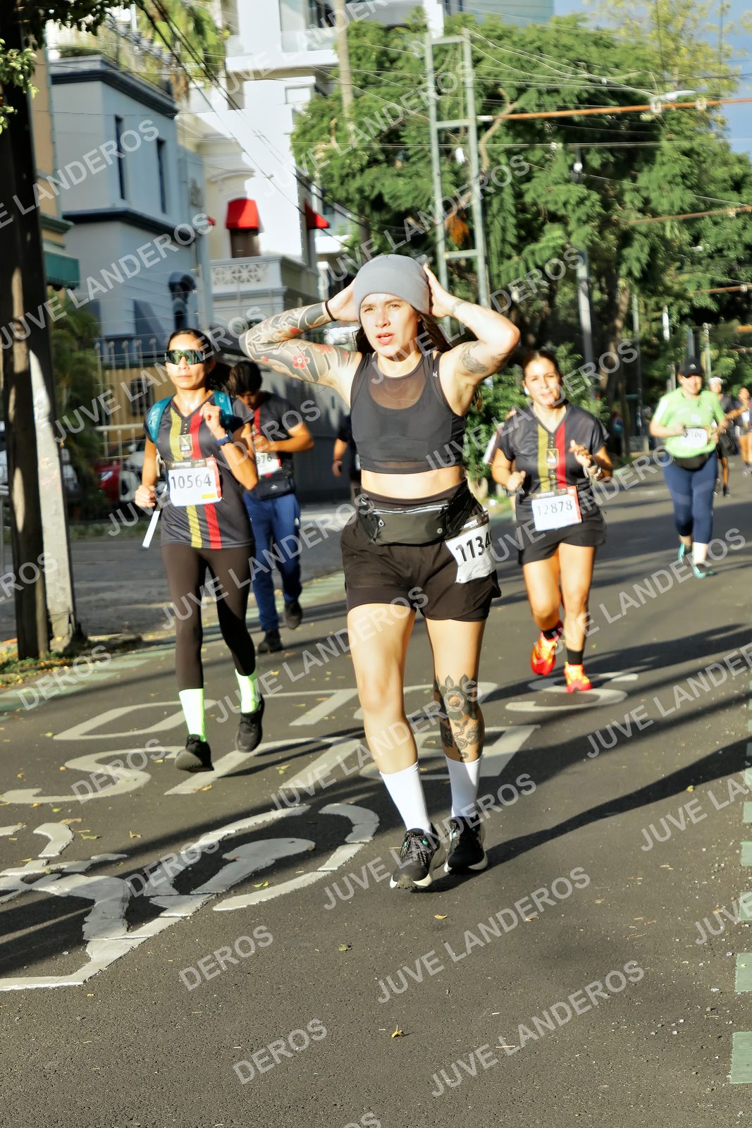 Foto de la X Carrera Leones Negros Red Cola 2026 en Rectoría General de la UdeG, Av. Juárez 976 (meta en Av. Enrique Díaz de León y Pedro Moreno), Guadalajara a las 07:54 · dorsal 10564, 1134, 12878