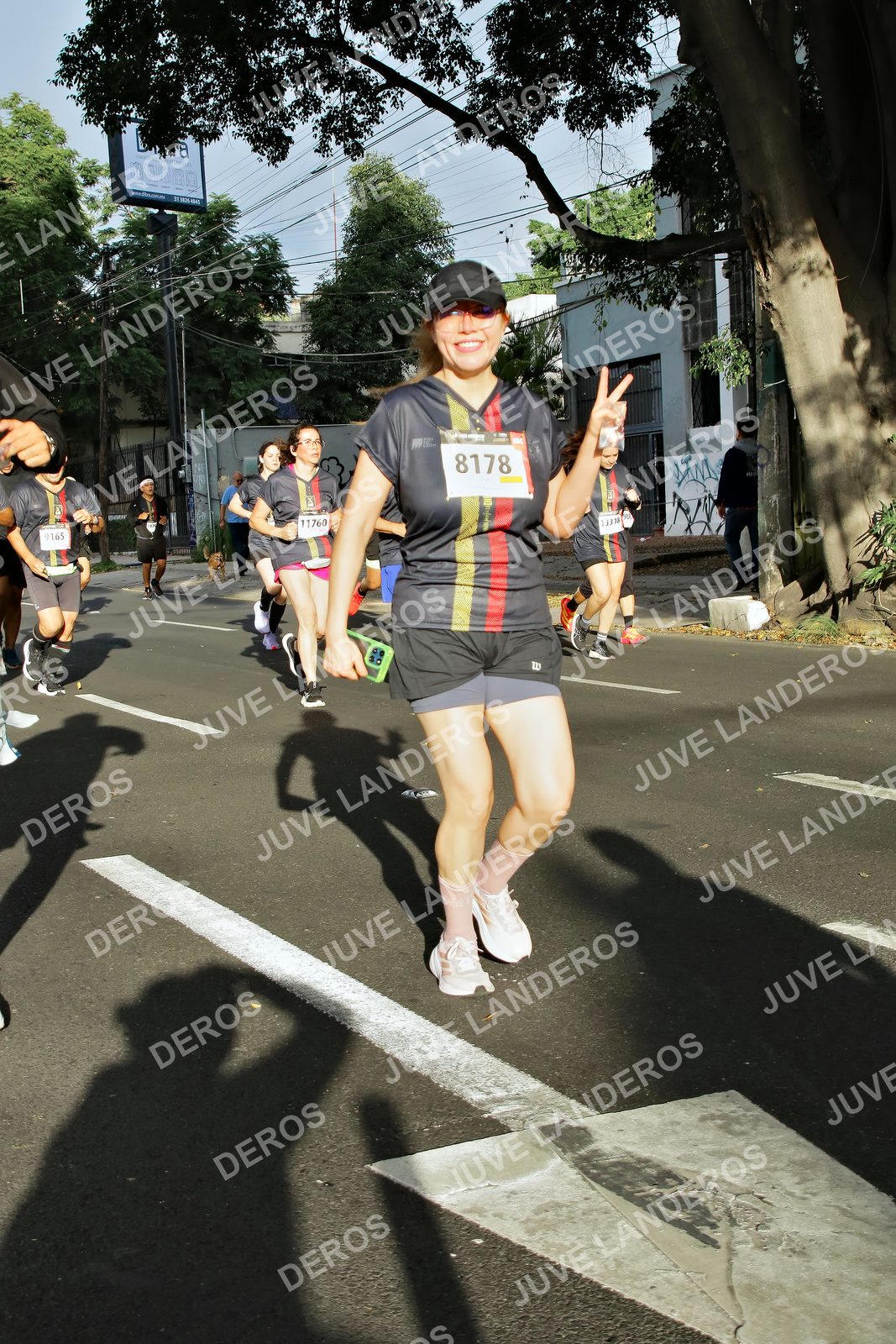 Foto de la X Carrera Leones Negros Red Cola 2026 en Rectoría General de la UdeG, Av. Juárez 976 (meta en Av. Enrique Díaz de León y Pedro Moreno), Guadalajara a las 07:56 · dorsal 8178, 11760, 9165