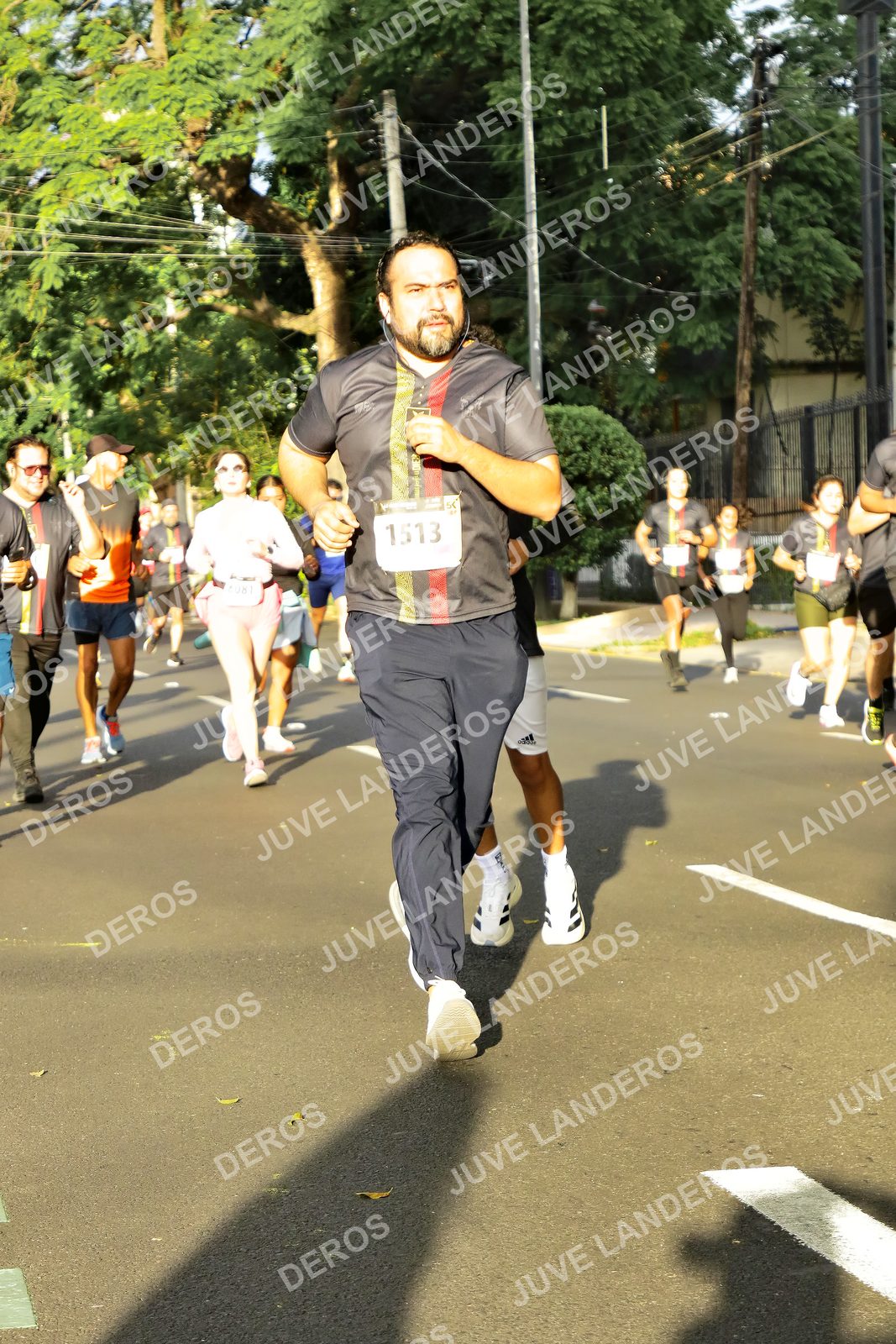Foto de la X Carrera Leones Negros Red Cola 2026 en Rectoría General de la UdeG, Av. Juárez 976 (meta en Av. Enrique Díaz de León y Pedro Moreno), Guadalajara a las 07:40 · dorsal 1513