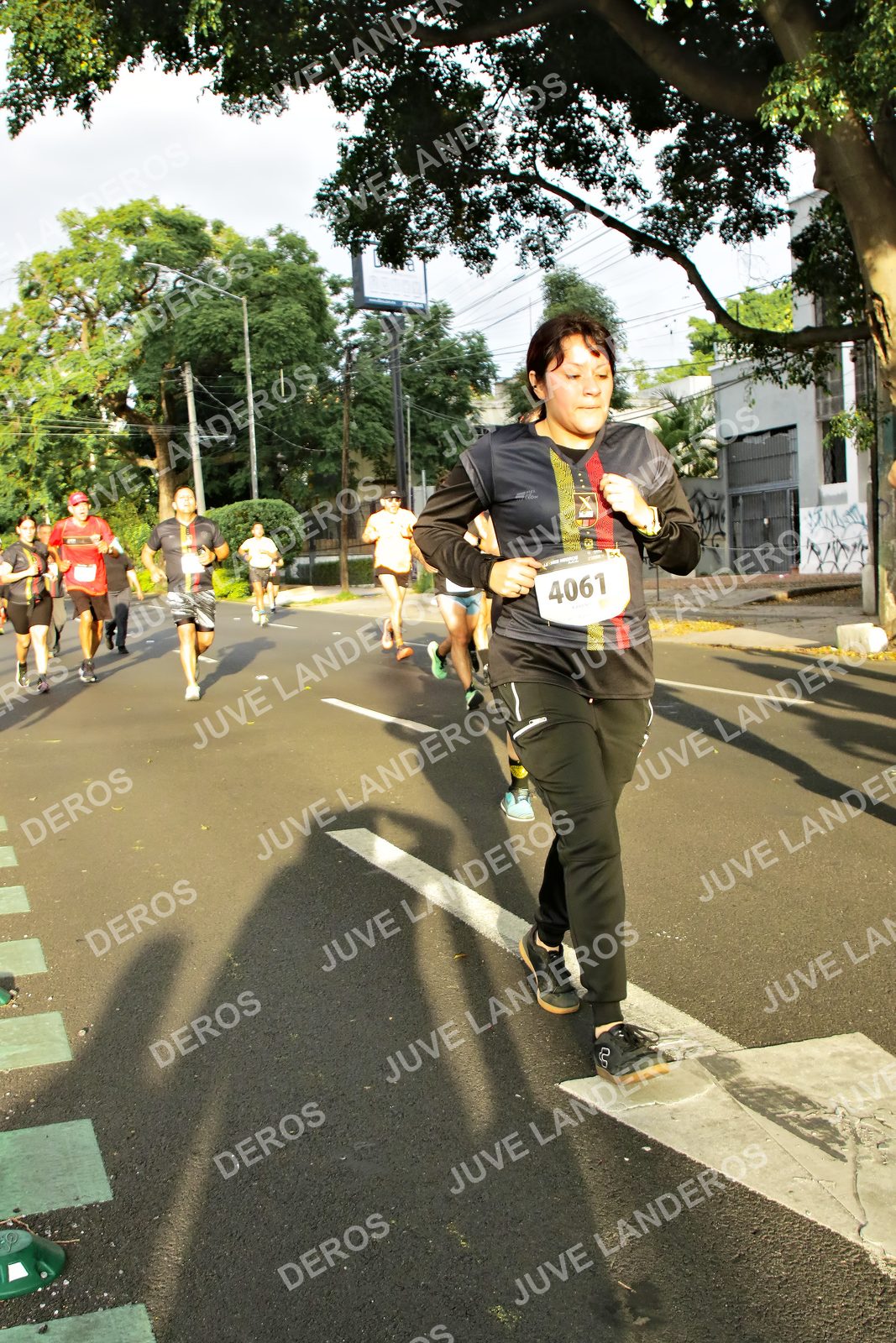 Foto de la X Carrera Leones Negros Red Cola 2026 en Rectoría General de la UdeG, Av. Juárez 976 (meta en Av. Enrique Díaz de León y Pedro Moreno), Guadalajara a las 07:36 · dorsal 4061