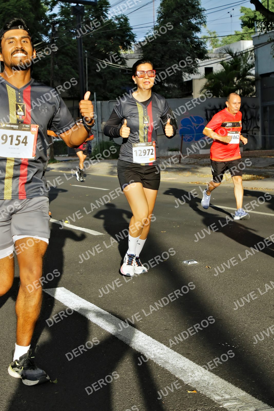 Foto de la X Carrera Leones Negros Red Cola 2026 en Rectoría General de la UdeG, Av. Juárez 976 (meta en Av. Enrique Díaz de León y Pedro Moreno), Guadalajara a las 07:46 · dorsal 9154, 12972, 62
