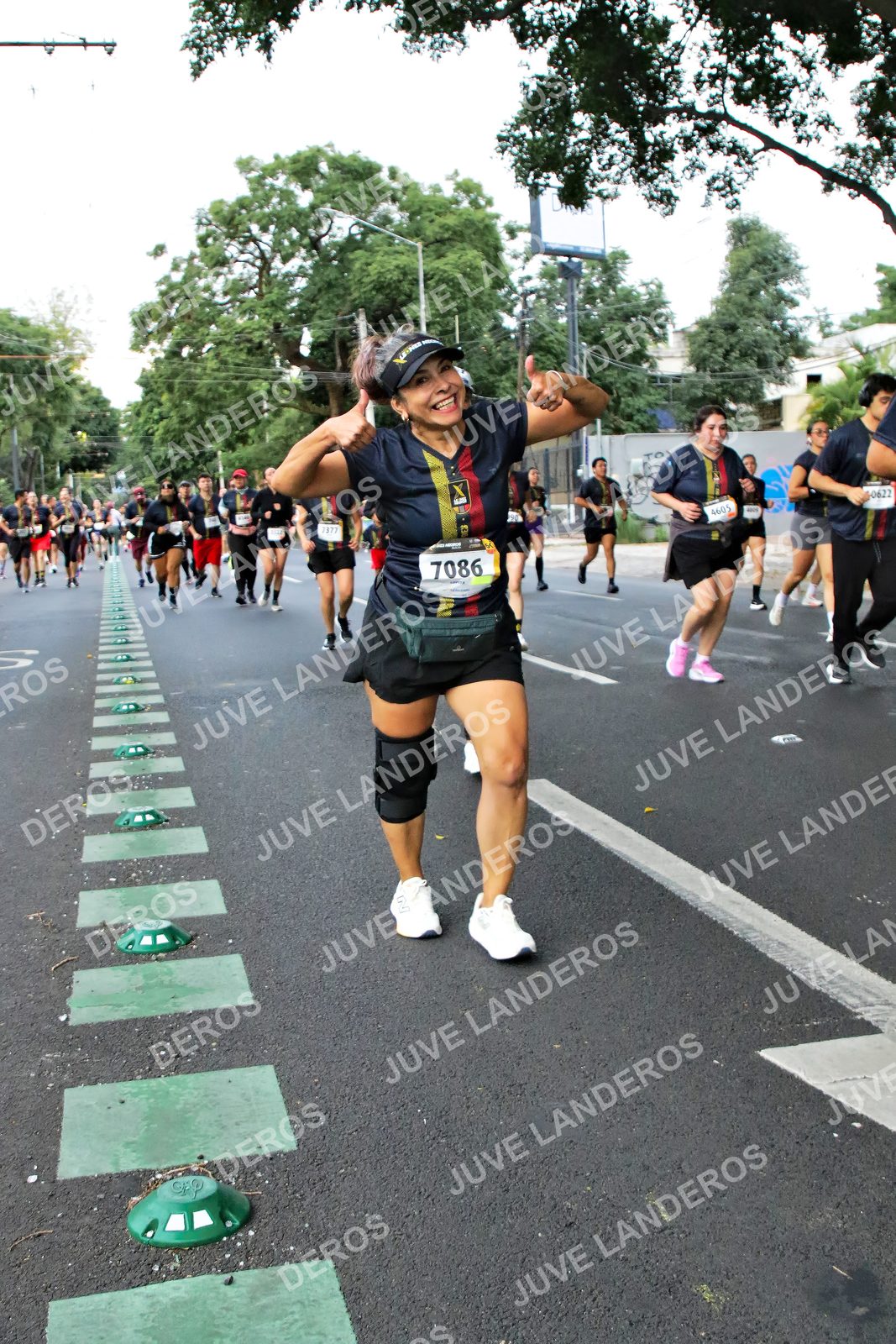 Foto de la X Carrera Leones Negros Red Cola 2026 en Rectoría General de la UdeG, Av. Juárez 976 (meta en Av. Enrique Díaz de León y Pedro Moreno), Guadalajara a las 05:11 · dorsal 7086, 4605, 7377, 622