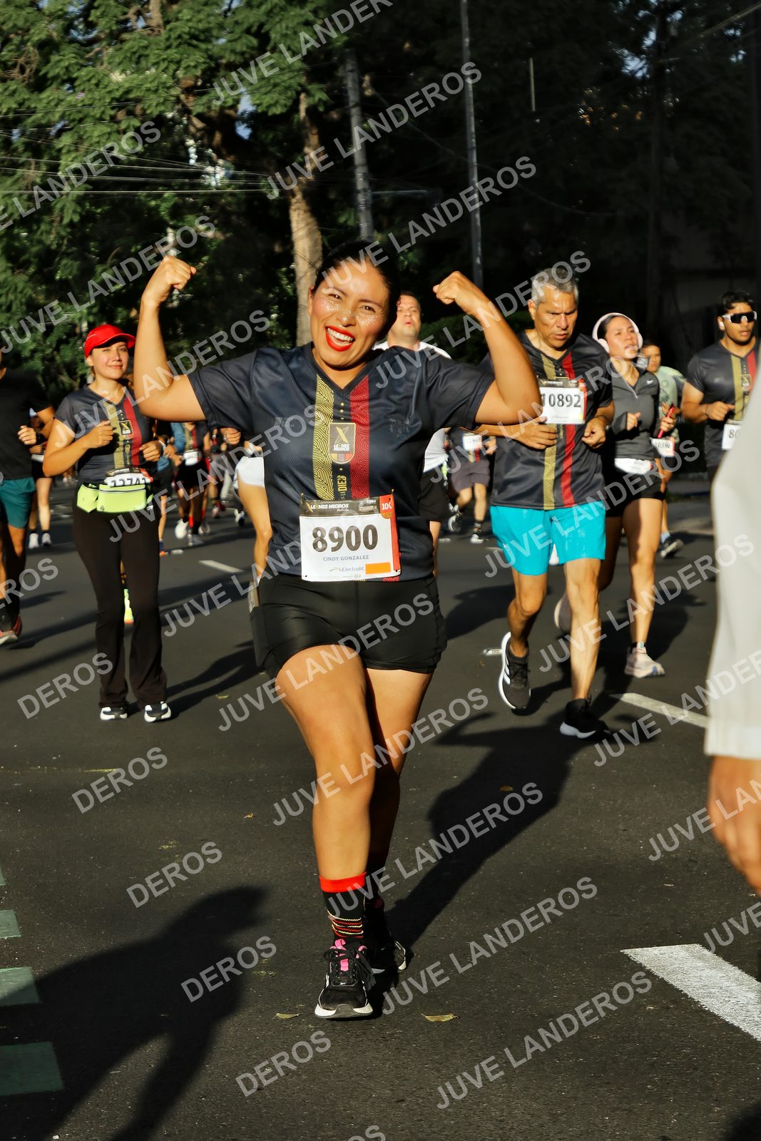 Foto de la X Carrera Leones Negros Red Cola 2026 en Rectoría General de la UdeG, Av. Juárez 976 (meta en Av. Enrique Díaz de León y Pedro Moreno), Guadalajara a las 07:53 · dorsal 8900, 892, 80