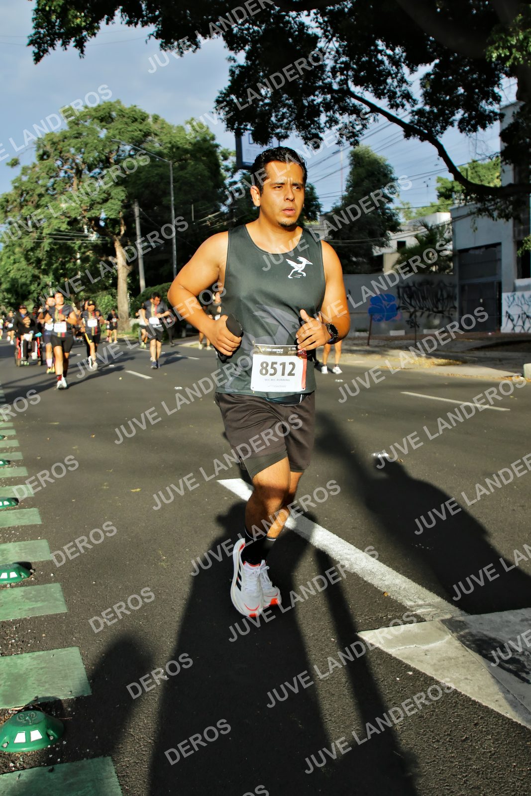 Foto de la X Carrera Leones Negros Red Cola 2026 en Rectoría General de la UdeG, Av. Juárez 976 (meta en Av. Enrique Díaz de León y Pedro Moreno), Guadalajara a las 07:46 · dorsal 8512