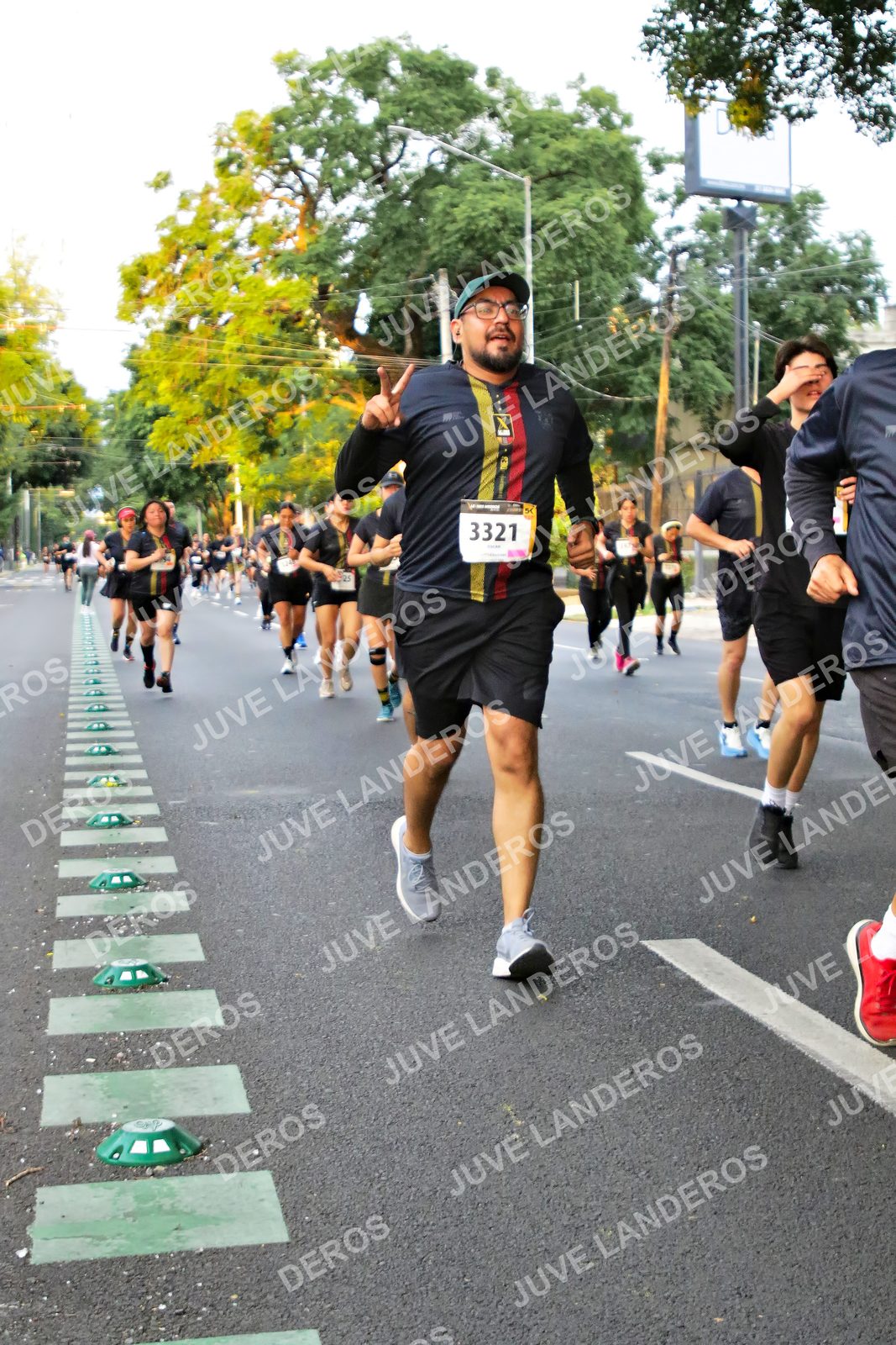 Foto de la X Carrera Leones Negros Red Cola 2026 en Rectoría General de la UdeG, Av. Juárez 976 (meta en Av. Enrique Díaz de León y Pedro Moreno), Guadalajara a las 05:05 · dorsal 3321