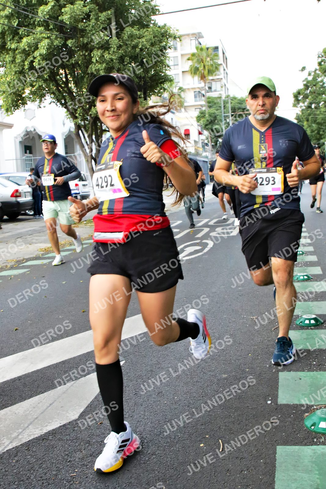 Foto de la X Carrera Leones Negros Red Cola 2026 en Rectoría General de la UdeG, Av. Juárez 976 (meta en Av. Enrique Díaz de León y Pedro Moreno), Guadalajara a las 07:14 · dorsal 4292, 6678