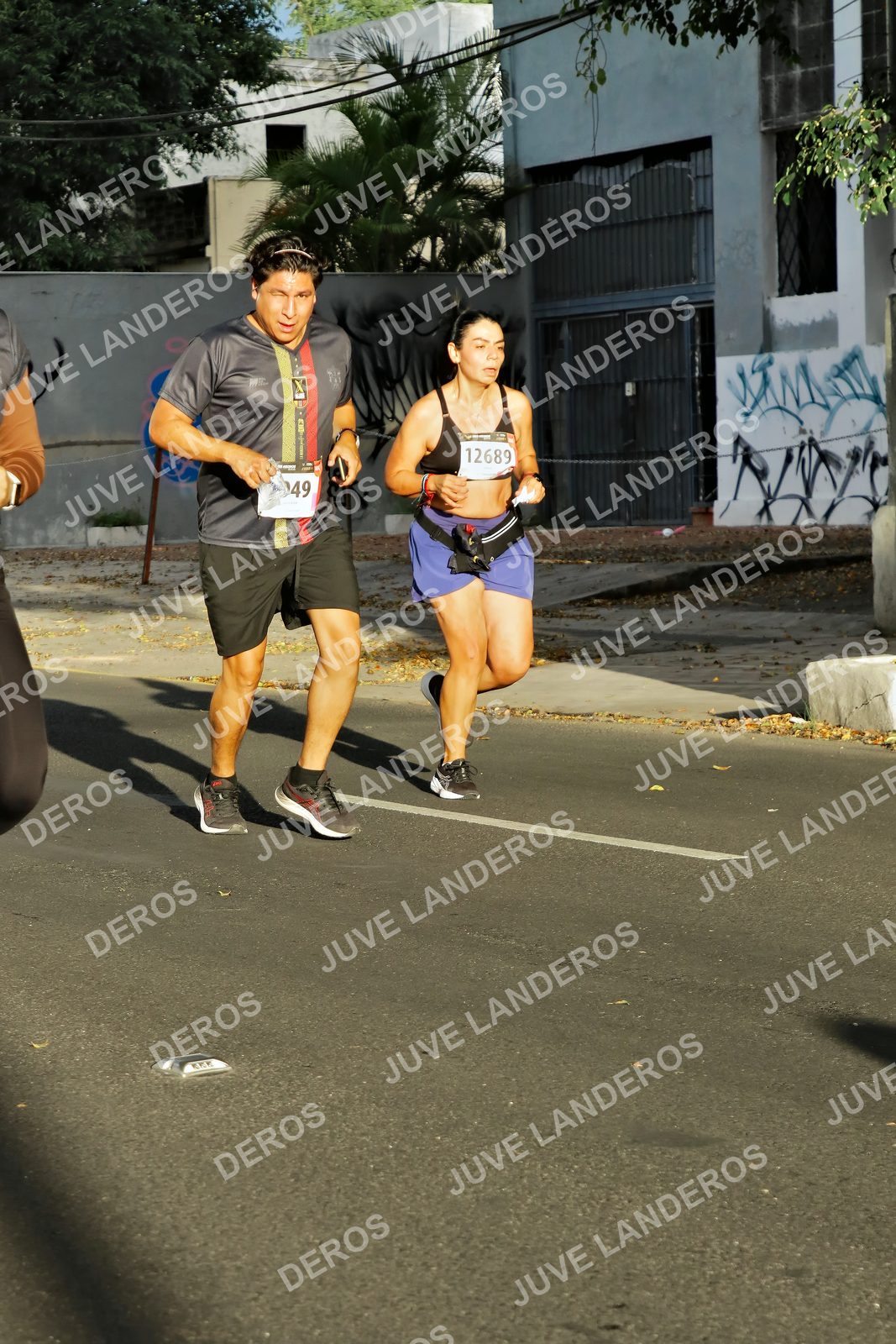 Foto de la X Carrera Leones Negros Red Cola 2026 en Rectoría General de la UdeG, Av. Juárez 976 (meta en Av. Enrique Díaz de León y Pedro Moreno), Guadalajara a las 07:41 · dorsal 12689, 49