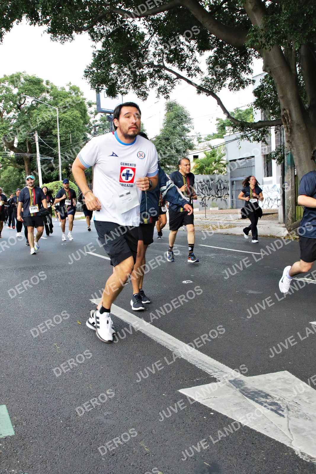 Foto de la X Carrera Leones Negros Red Cola 2026 en Rectoría General de la UdeG, Av. Juárez 976 (meta en Av. Enrique Díaz de León y Pedro Moreno), Guadalajara a las 05:13 · dorsal 7749