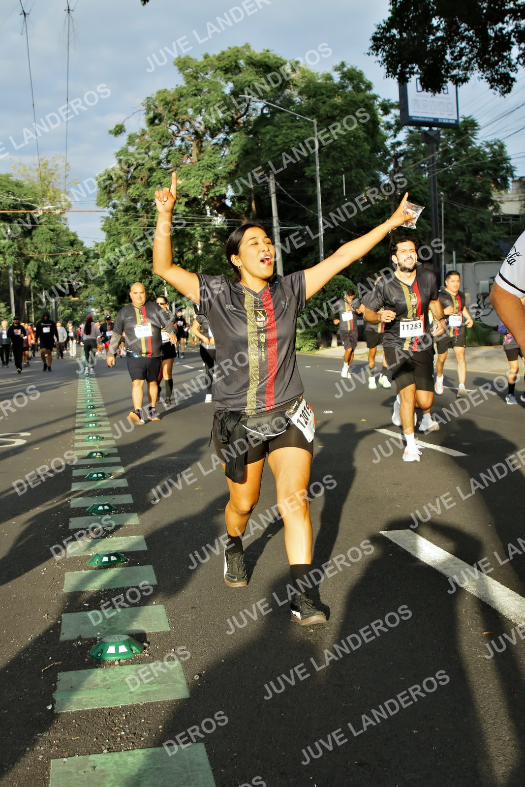Foto de la X Carrera Leones Negros Red Cola 2026 en Rectoría General de la UdeG, Av. Juárez 976 (meta en Av. Enrique Díaz de León y Pedro Moreno), Guadalajara a las 07:36 · dorsal 11283, 12019