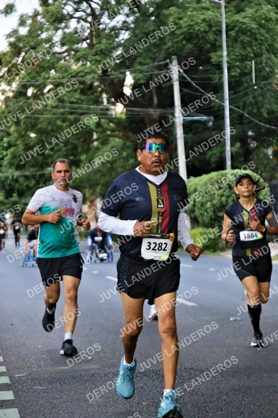 Foto de la X Carrera Leones Negros Red Cola 2026 en Rectoría General de la UdeG, Av. Juárez 976 (meta en Av. Enrique Díaz de León y Pedro Moreno), Guadalajara a las 04:57 · dorsal 3282, 1884