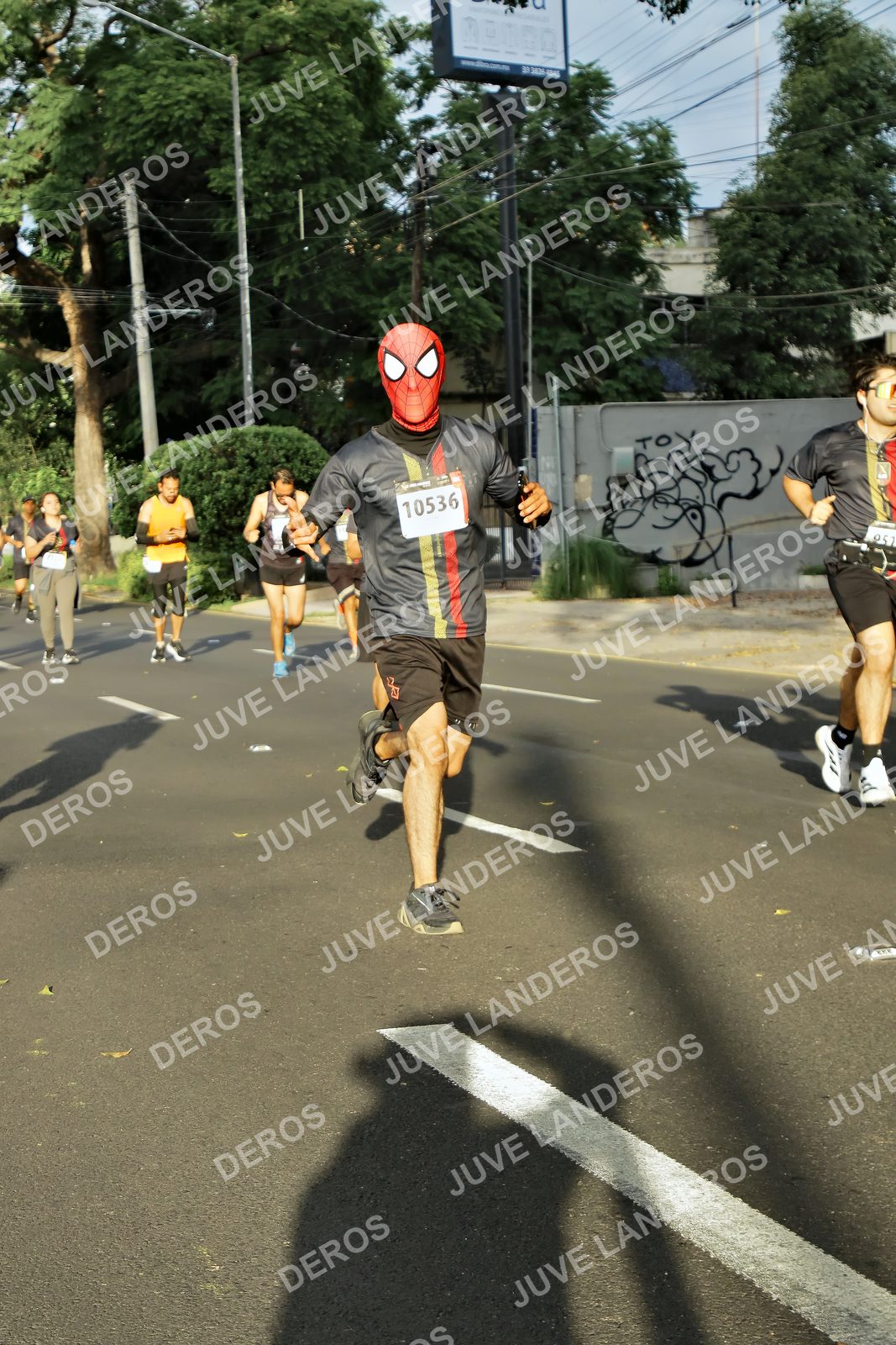 Foto de la X Carrera Leones Negros Red Cola 2026 en Rectoría General de la UdeG, Av. Juárez 976 (meta en Av. Enrique Díaz de León y Pedro Moreno), Guadalajara a las 07:38 · dorsal 10536