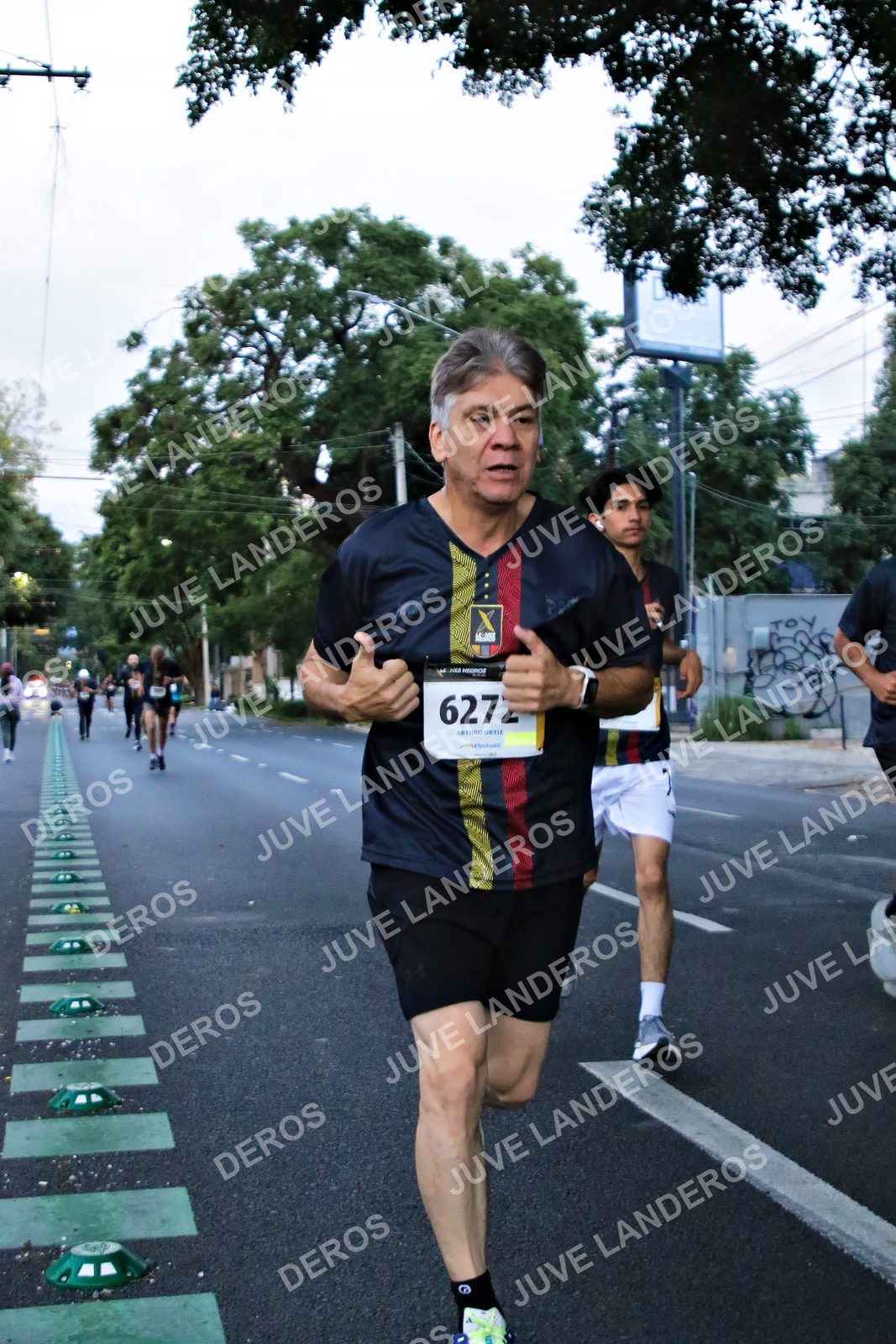 Foto de la X Carrera Leones Negros Red Cola 2026 en Rectoría General de la UdeG, Av. Juárez 976 (meta en Av. Enrique Díaz de León y Pedro Moreno), Guadalajara a las 04:55 · dorsal 6272