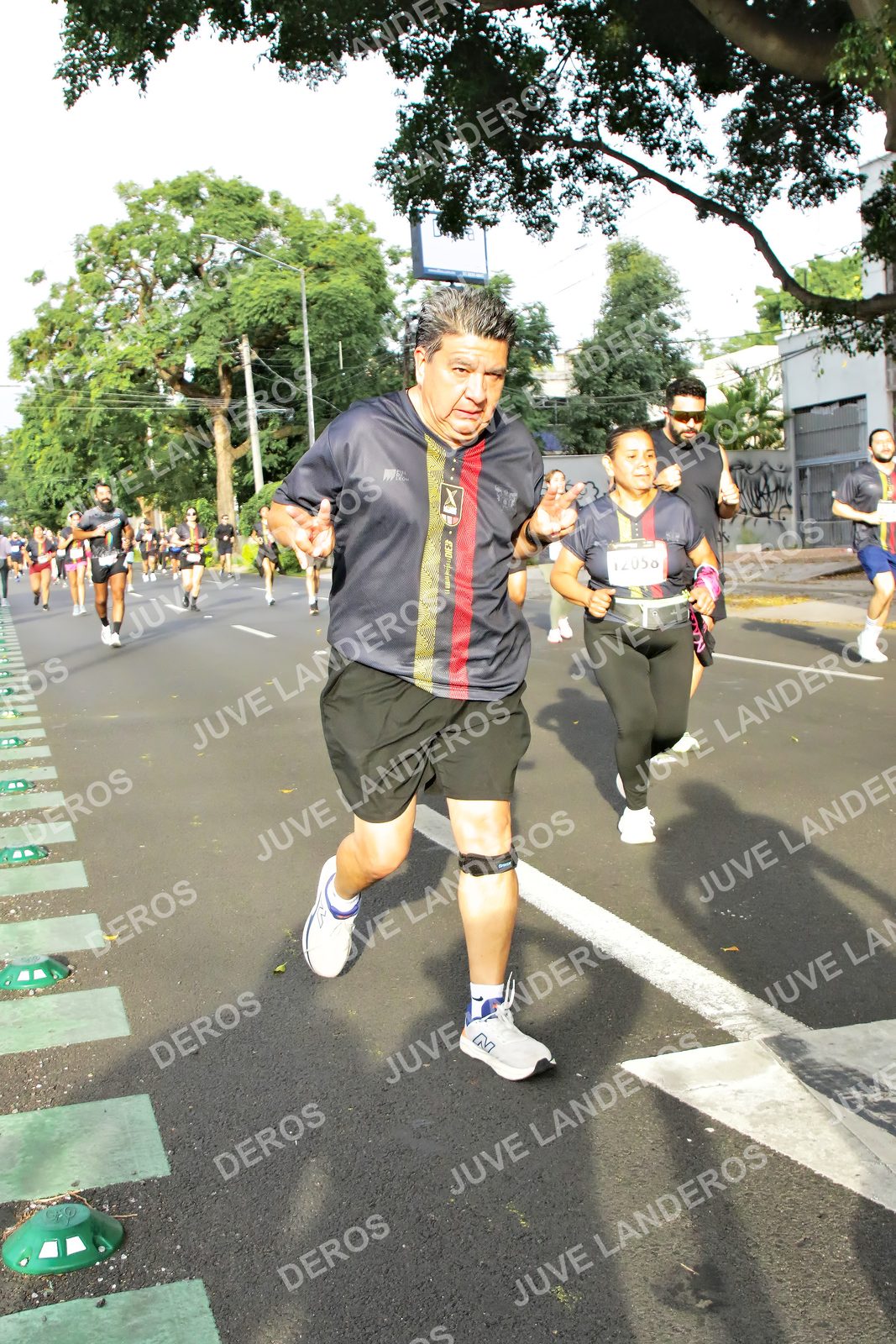 Foto de la X Carrera Leones Negros Red Cola 2026 en Rectoría General de la UdeG, Av. Juárez 976 (meta en Av. Enrique Díaz de León y Pedro Moreno), Guadalajara a las 08:02 · dorsal 12050