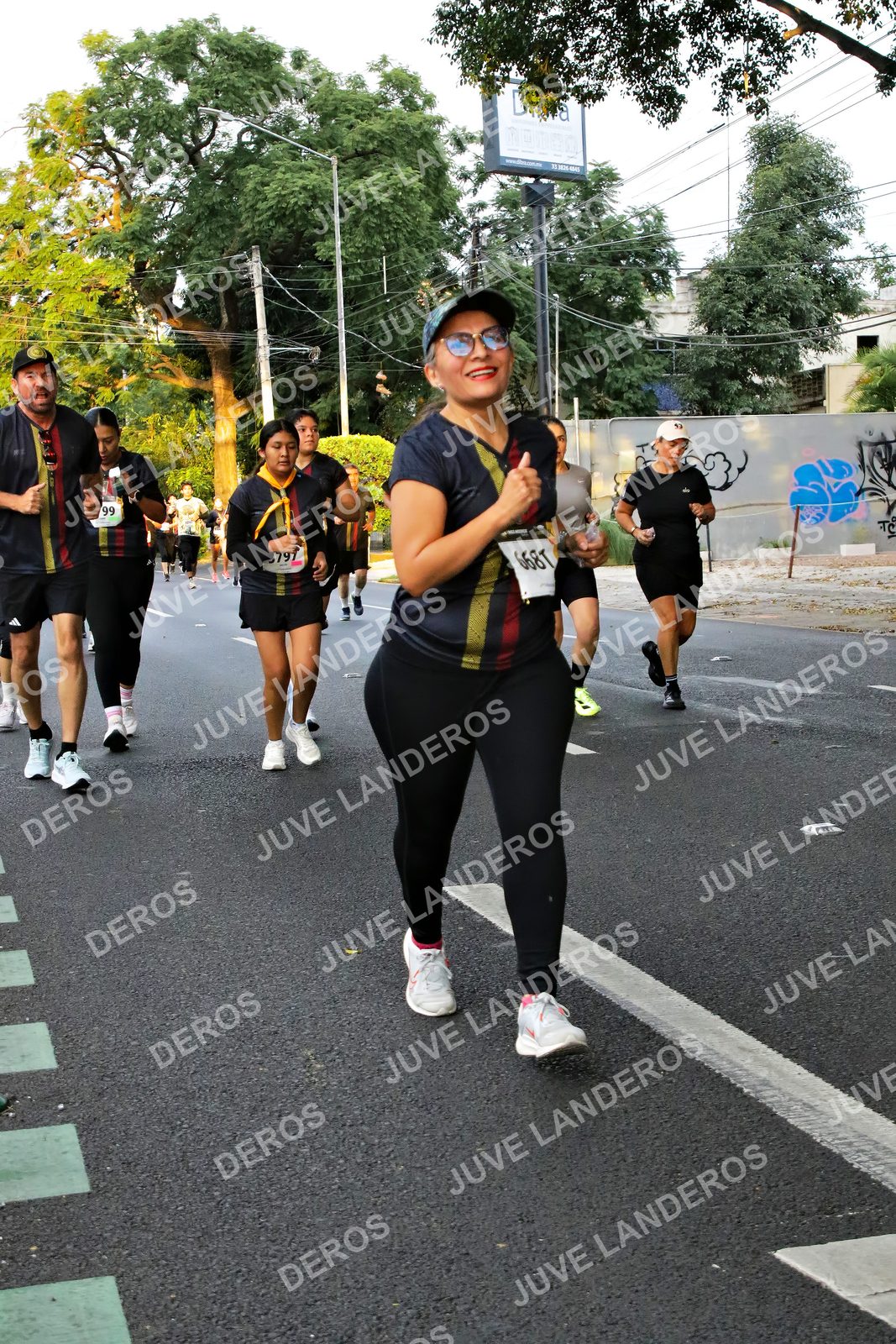 Foto de la X Carrera Leones Negros Red Cola 2026 en Rectoría General de la UdeG, Av. Juárez 976 (meta en Av. Enrique Díaz de León y Pedro Moreno), Guadalajara a las 05:06 · dorsal 99