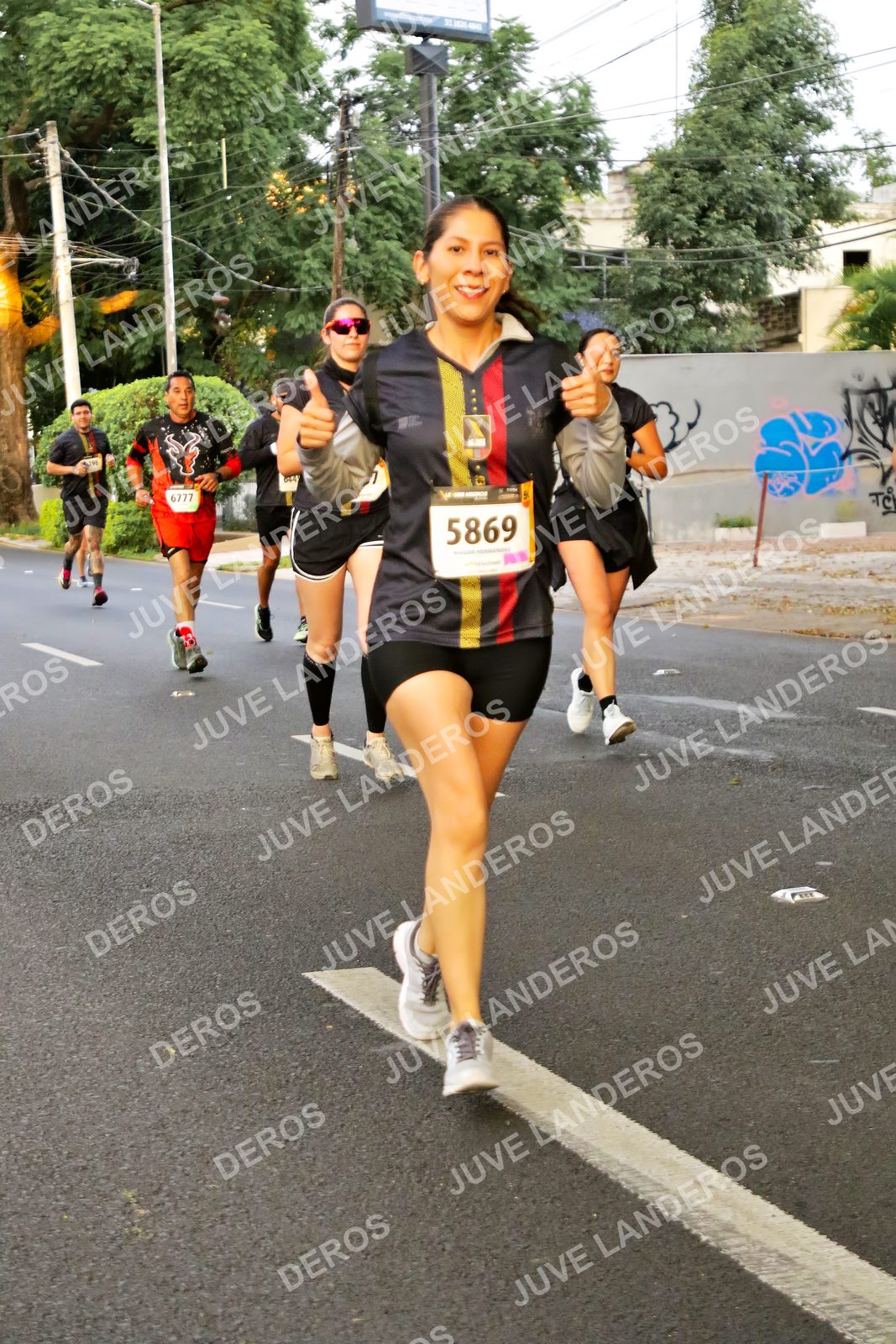Foto de la X Carrera Leones Negros Red Cola 2026 en Rectoría General de la UdeG, Av. Juárez 976 (meta en Av. Enrique Díaz de León y Pedro Moreno), Guadalajara a las 05:00 · dorsal 5869, 6777