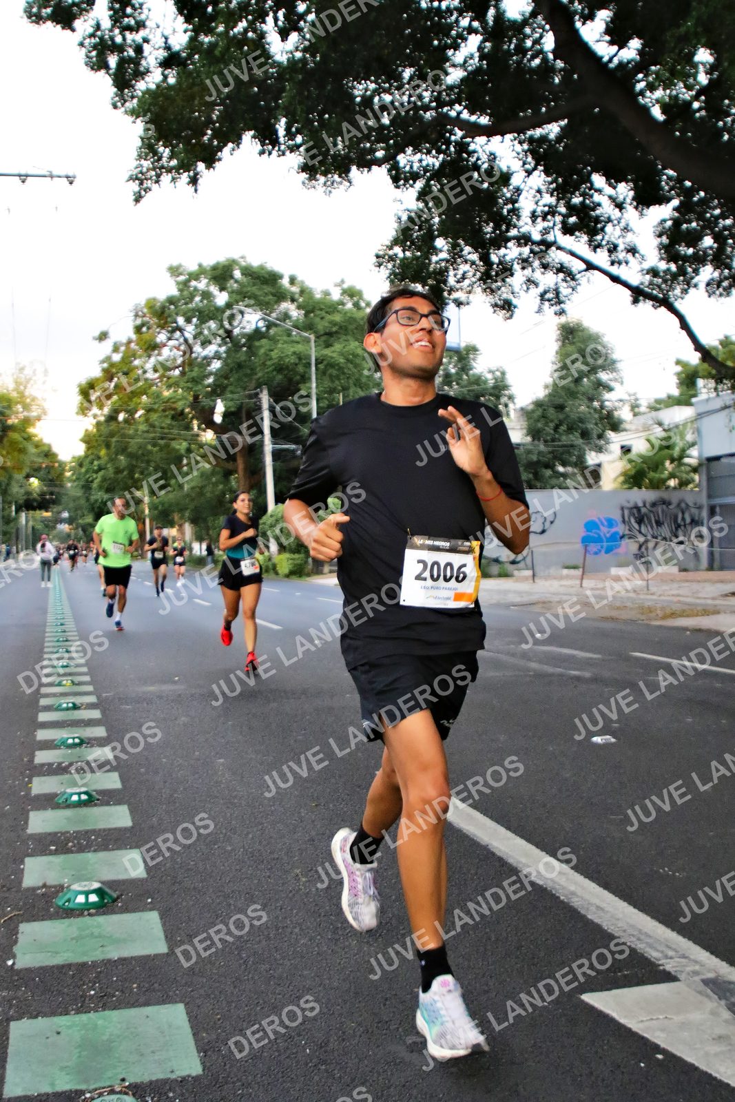 Foto de la X Carrera Leones Negros Red Cola 2026 en Rectoría General de la UdeG, Av. Juárez 976 (meta en Av. Enrique Díaz de León y Pedro Moreno), Guadalajara a las 04:58 · dorsal 2006, 478