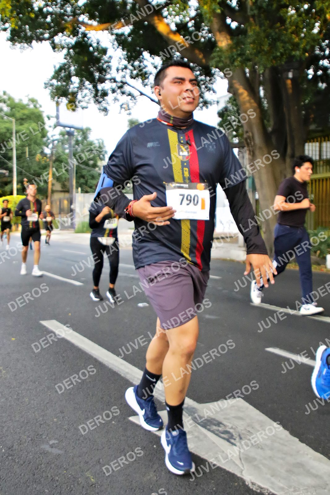 Foto de la X Carrera Leones Negros Red Cola 2026 en Rectoría General de la UdeG, Av. Juárez 976 (meta en Av. Enrique Díaz de León y Pedro Moreno), Guadalajara a las 05:05 · dorsal 790