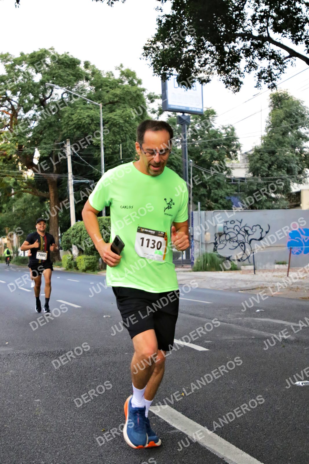 Foto de la X Carrera Leones Negros Red Cola 2026 en Rectoría General de la UdeG, Av. Juárez 976 (meta en Av. Enrique Díaz de León y Pedro Moreno), Guadalajara a las 04:58 · dorsal 1130, 7002