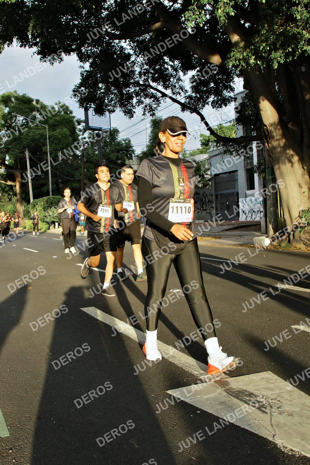 Foto de la X Carrera Leones Negros Red Cola 2026 en Rectoría General de la UdeG, Av. Juárez 976 (meta en Av. Enrique Díaz de León y Pedro Moreno), Guadalajara a las 07:26 · dorsal 11110, 7595, 706